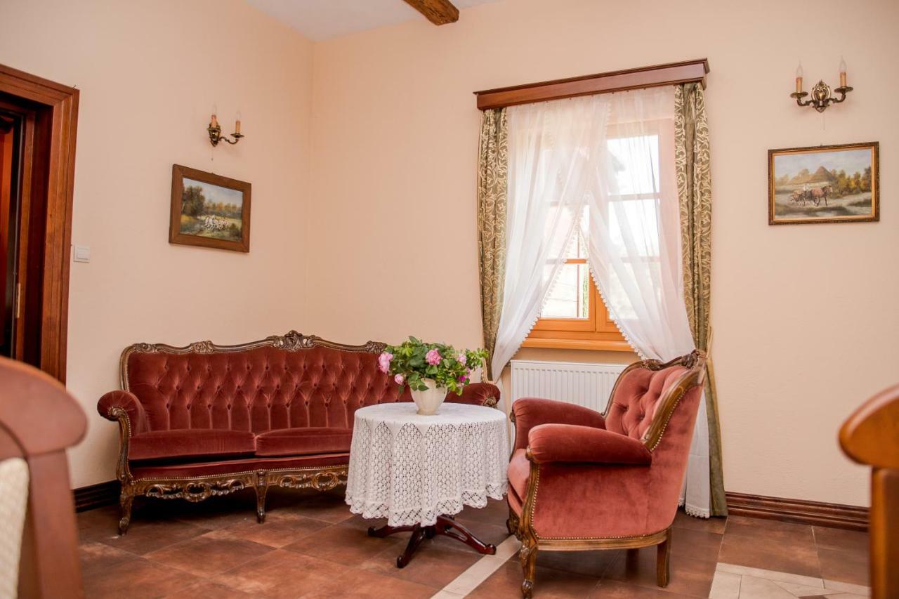 Dwor Woskrzenice Hotel Biała Podlaska Kültér fotó